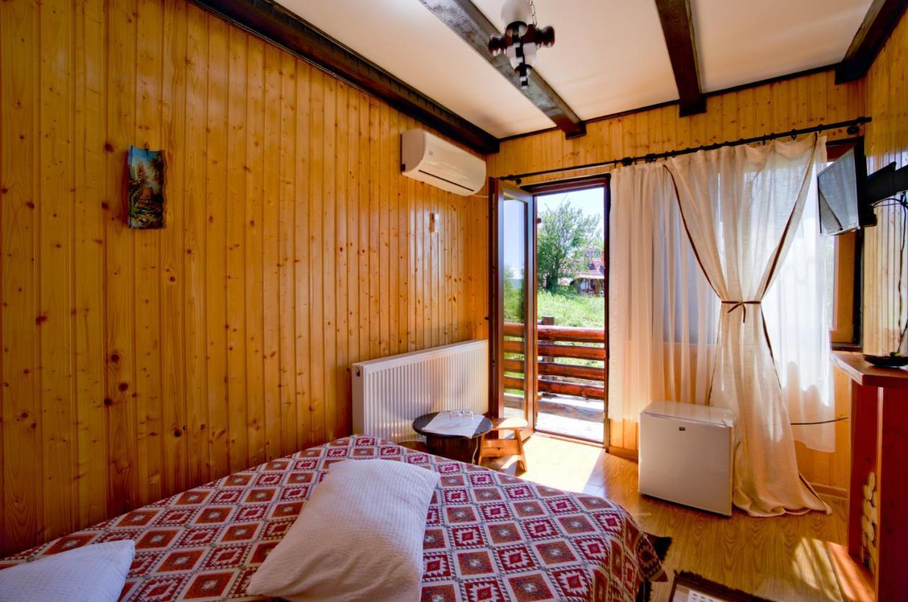 Pensiunea La Maria Lu' Sandoiu Hotel Poenari Luaran gambar
