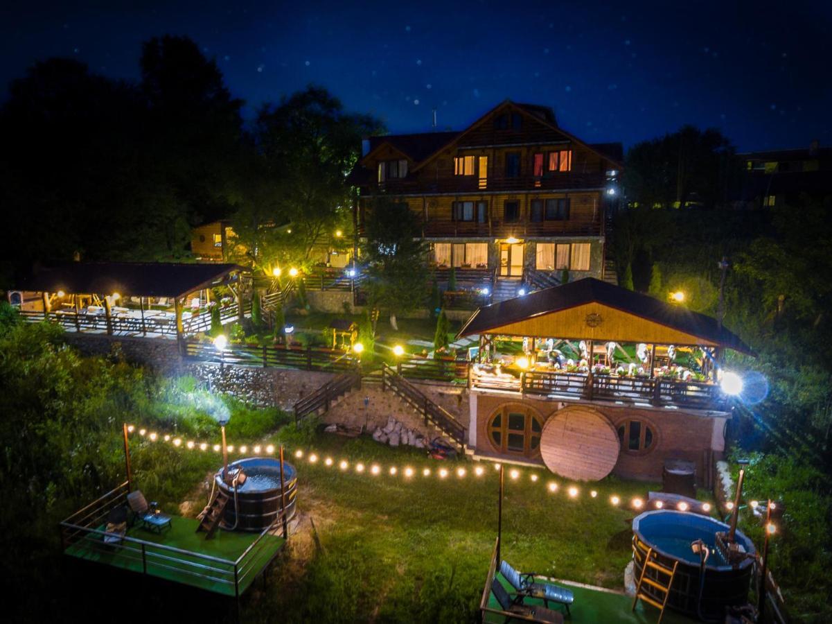 Pensiunea La Maria Lu' Sandoiu Hotel Poenari Luaran gambar