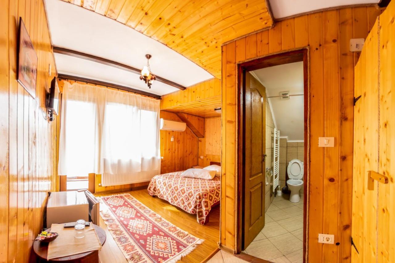 Pensiunea La Maria Lu' Sandoiu Hotel Poenari Luaran gambar