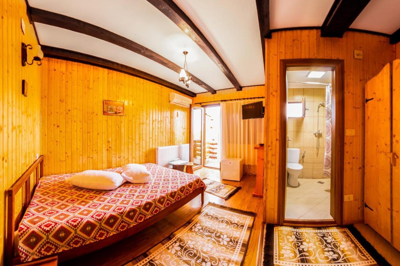 Pensiunea La Maria Lu' Sandoiu Hotel Poenari Luaran gambar