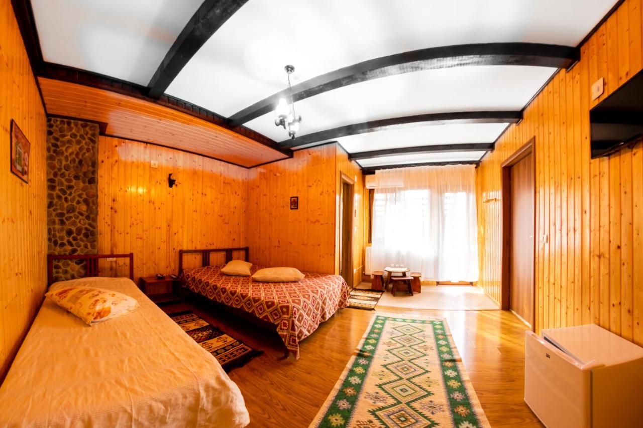 Pensiunea La Maria Lu' Sandoiu Hotel Poenari Luaran gambar
